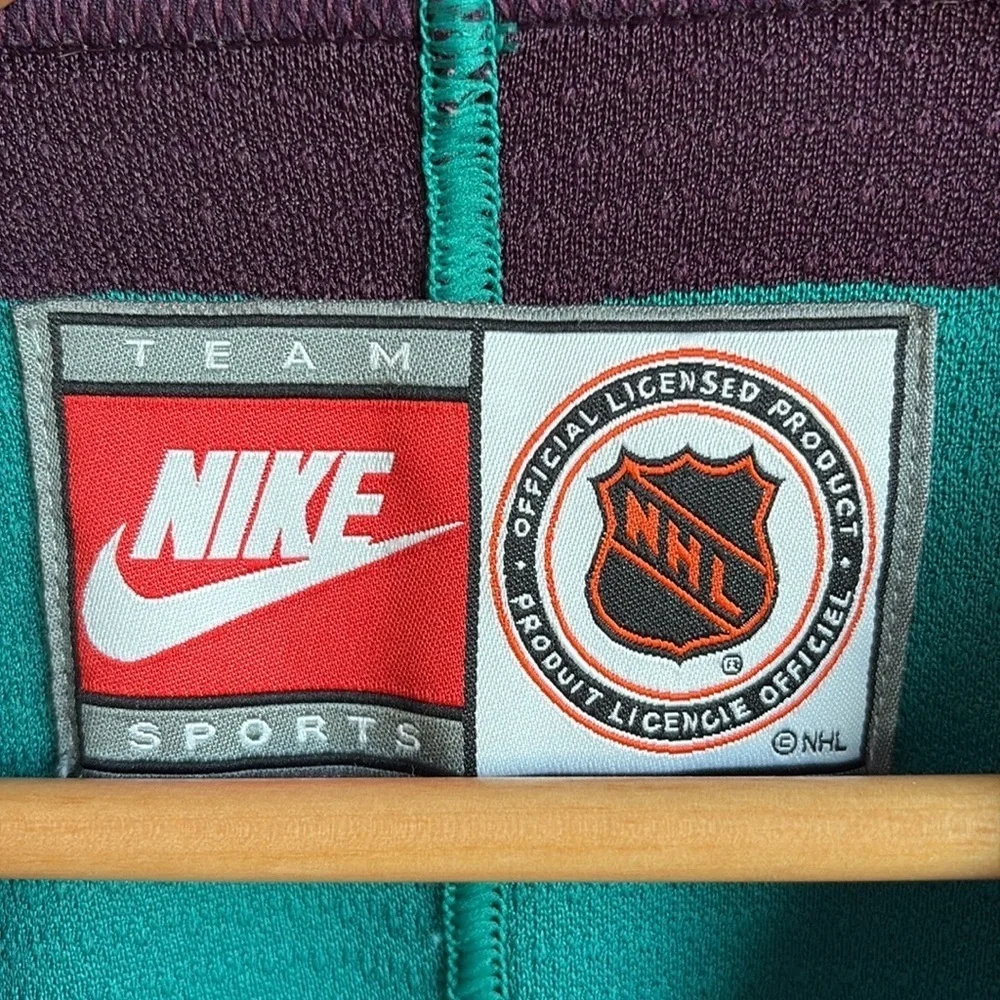 VTG Nike  Mighty Anaheim Ducks Men's Hockey Jersey Size LARGE